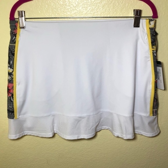 TAIL skort with side inserts & Ruffle Hem Tenniscore size M - Picture 3 of 12